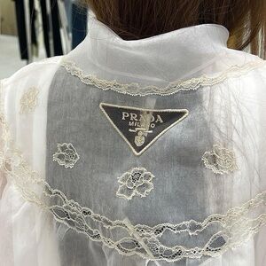 Meet your Posher, Carmen.